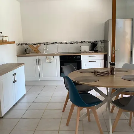 Le Petit Jardin بيت للعطل