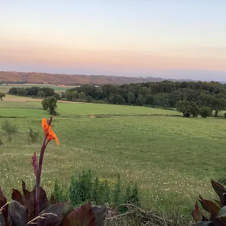 Le Petit Jardin بيت للعطل *